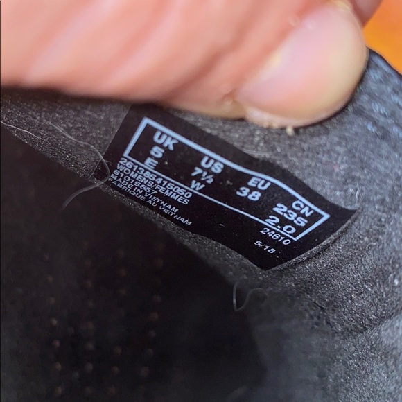 Clarks Black Leather Flats - Picture 7 of 7